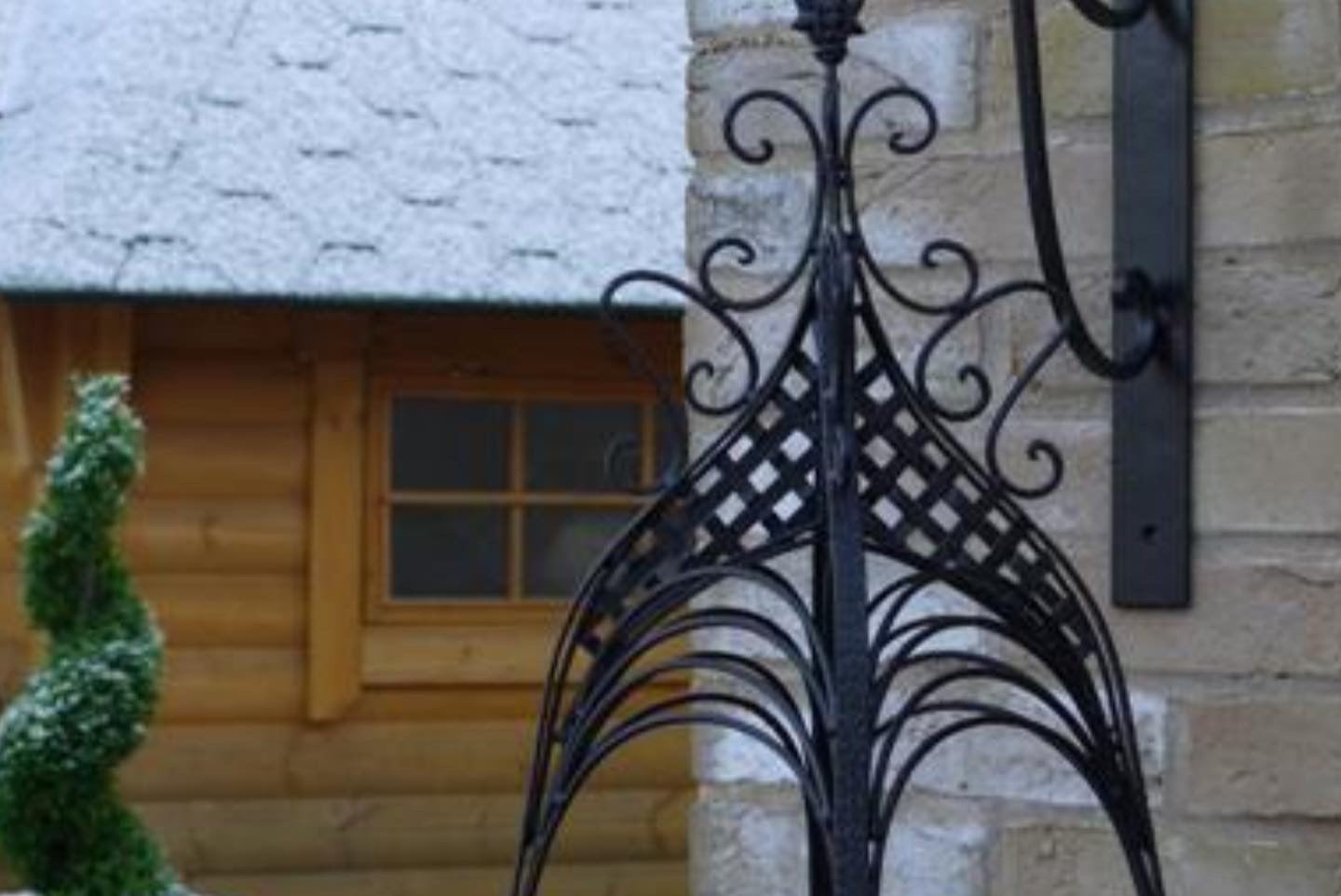 Metal Decorative Hanging Basket