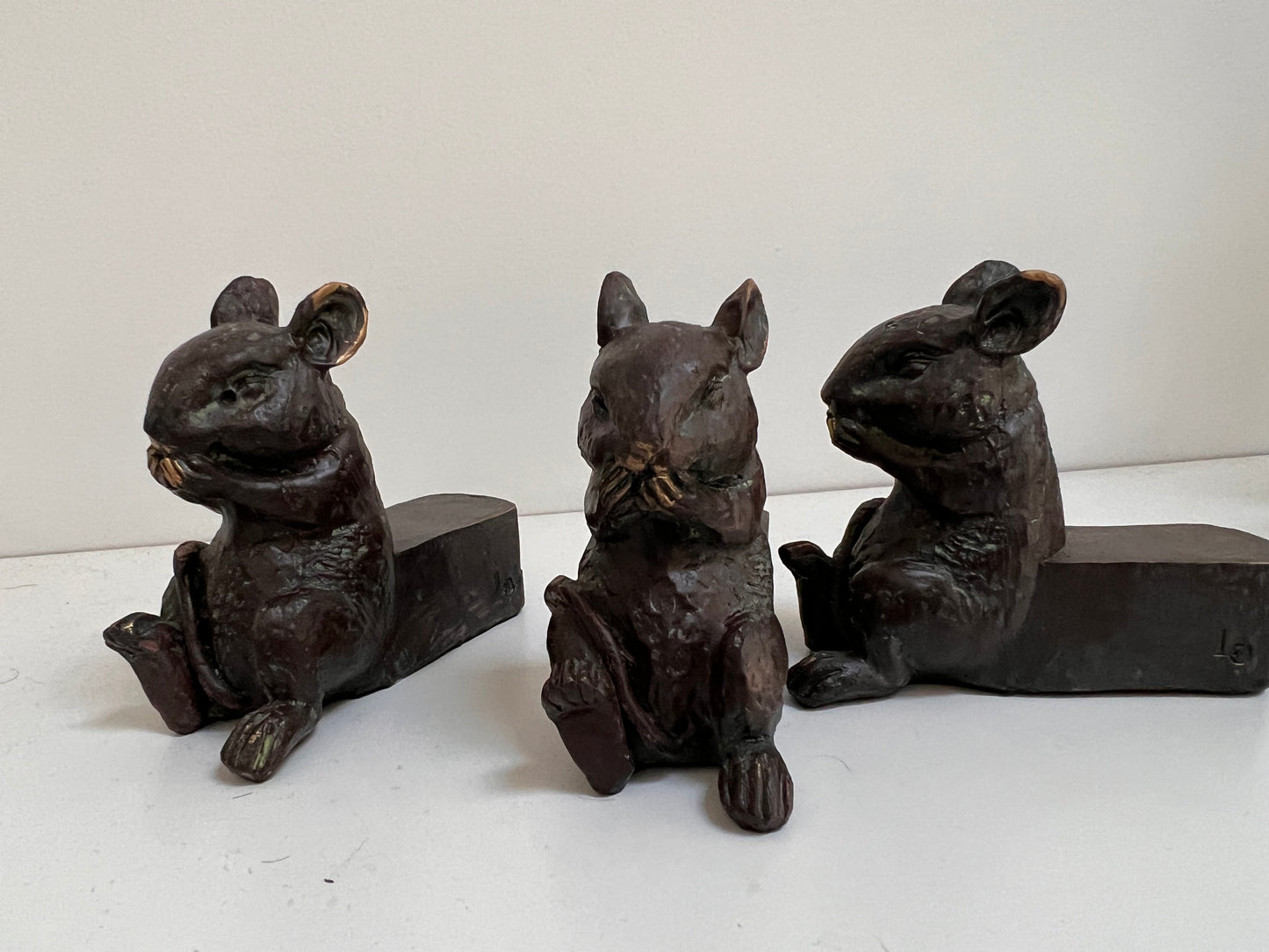 Mice Pot stand