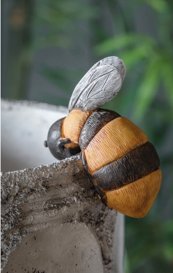 Theodore Bee Pot Hanger