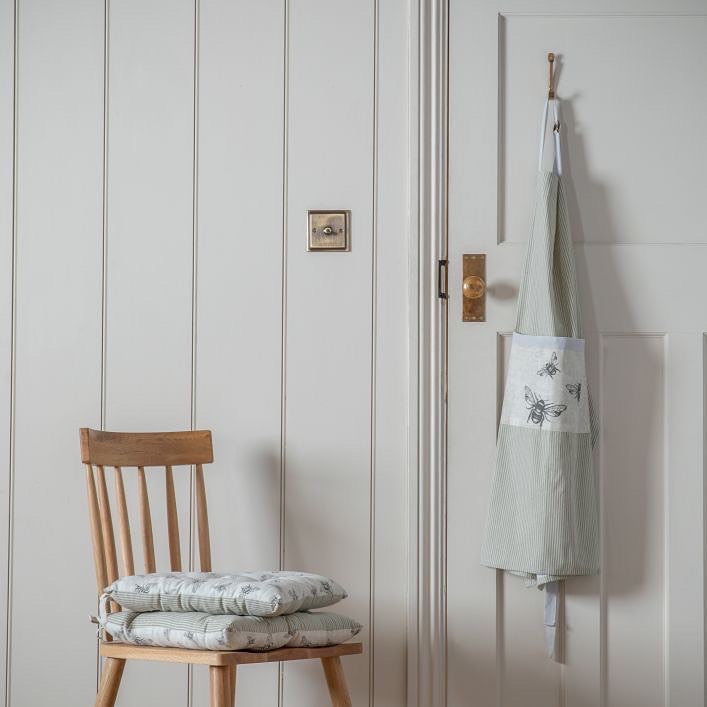 Distressed Bees Apron